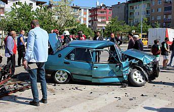 Ordu'da iki otomobilin çarpıştığı kazada 3 kişi yaralandı