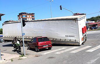 Ordu'da tırdan ayrılan dorse ulaşımı aksattı
