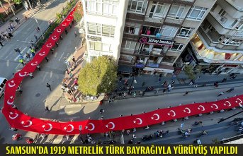 Samsun'da 1919 metrelik Türk bayrağıyla yürüyüş yapıldı