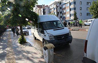 Tokat'ta çekiciye arkadan çarpan servisteki 4 öğrenci yaralandı