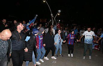 Trabzonspor taraftarları Tokat'ta şampiyonluğu kutladı
