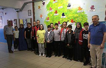 Türk Kızılaydan Akçakoca'daki öğrencilere giysi hediyesi