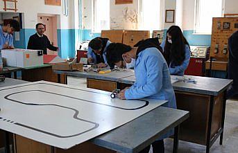 Ulus'ta öğrenciler 14. Uluslararası MEB Robot Yarışması'na hazırlanıyor