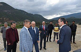 Vali Gürel, Cumayanı taş ocağında incelemelerde bulundu