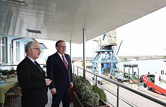 Emekli Tümamiral Cihat Yaycı'dan Trabzon Limanı'na ziyaret