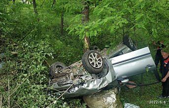 Giresun'da devrilen otomobildeki 2 kişi yaralandı