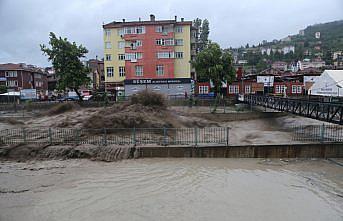 GÜNCELLEME - Kastamonu'da sağanak nedeniyle taşan çaylar su baskınlarına neden oldu