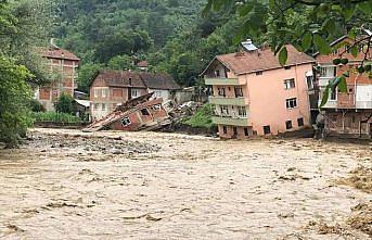 Karabük'te sağanak nedeniyle bir ev yıkıldı, bir bina hasar gördü