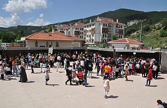 Mudurnu'da öğrenciler ve velileri kermes düzenledi