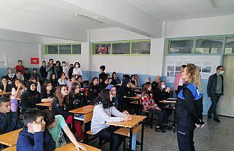 Sinop'ta polisten öğrencilere bilgilendirme