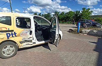 Tokat'ta kargo aracıyla otomobilin çarpıştığı kazada 5 kişi yaralandı