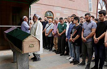 Trabzon'da ameliyathanede ölü bulunan anestezi teknikerinin cenazesi defnedildi