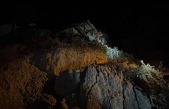 Vali Fuat Gürel, heyelan bölgesinde incelemelerde bulundu