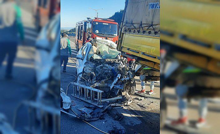 Bolu'da tıra çarpan otomobildeki 2 kişi öldü
