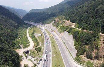 GÜNCELLEME - Bayram tatili için yola çıkanlar Bolu Dağı'nda uzun araç kuyrukları oluşturdu