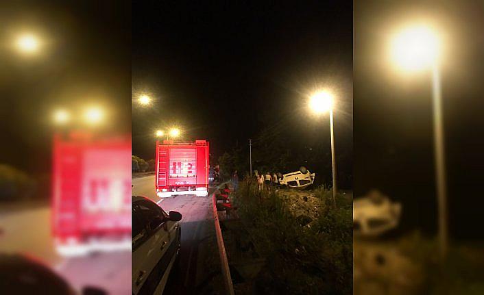 Samsun'da devrilen hafif ticari araçtaki 2 kişi öldü, 3 kişi yaralandı