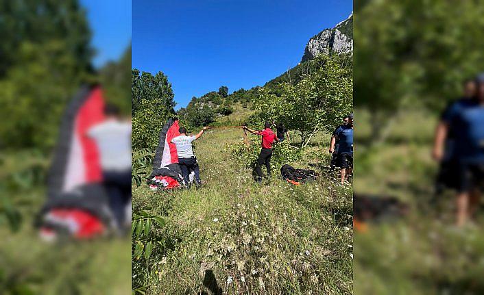 Samsun'da düşen paraşütçüyü jandarma ekipleri kurtardı