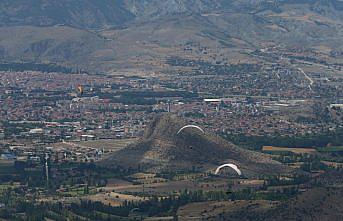 Türkiye Yamaç Paraşütü Mesafe Şampiyonası Tokat'ta sürüyor