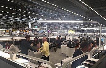 Yünsa sonbahar-kış 2023-2024 koleksiyonunu Paris'te tanıttı