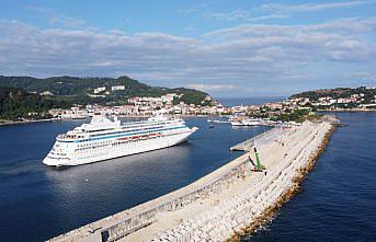 Amasra Limanı ilk yolcu gemisini ağırladı