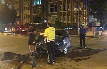 Amasya'da 2 otomobilin çarpıştığı kazada 2 kişi yaralandı