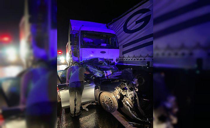 Anadolu Otoyolu'ndaki trafik kazasında 3 kişi yaşamını yitirdi