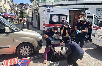 Bolu'da devrilen işaret levhasına takılarak düşen kadın yaralandı