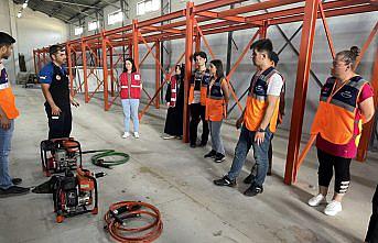 Bolu'da Kızılay gönüllüsü gençlere afet bilinci eğitimi verildi