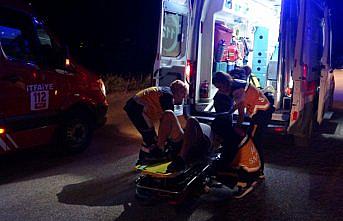 Çorum’da otomobil elektrik direğine çarptı 6 kişi yaralandı