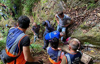 Giresun'da kaybolan kadın düştüğü uçurumda yaralı bulundu