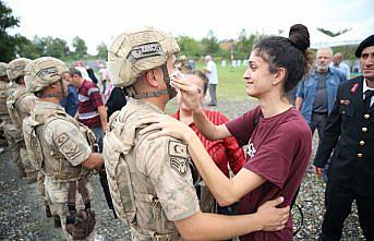 Komandolar Türk bayrakları ve dualarla Ordu'dan Suriye'ye uğurlandı