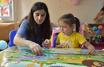 Mevsimlik işçilerin çocukları Trabzon'da hem öğreniyor hem de eğleniyor