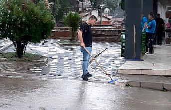 Mudurnu'da sağanak etkili oldu