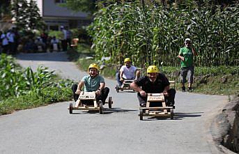 Rize'de tahta arabalar 