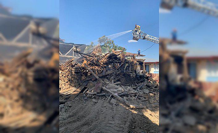 Tokat'ta ahşap evde çıkan yangında 2 kişi yaralandı