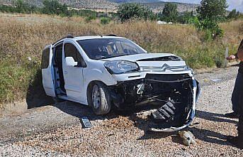 Tokat'ta sulama kanalına düşen hafif ticari araçtaki 5 kişi yaralandı