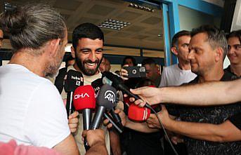 Trabzonspor'un transfer görüşmesi yaptığı Umut Bozok, Trabzon'a geldi