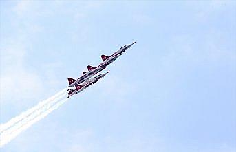 Türk Yıldızları Trabzon'da gösteri uçuşu yaptı