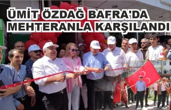 ÜMİT ÖZDAĞ BAFRA’DA MEHTERANLA KARŞILANDI