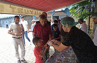 Yeşilyurt'ta bin kişiye aşure dağıtıldı