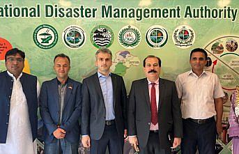 Albayrak Grubu'ndan Pakistanlı selzedelere çadır desteği