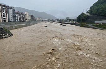 Artvin'de sağanak su baskınlarına neden oldu