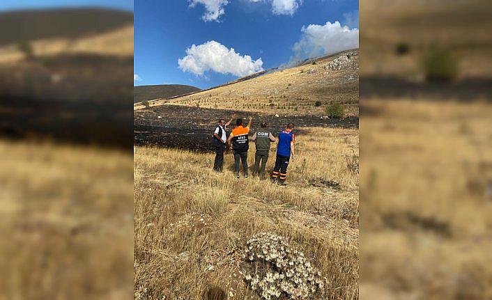Bayburt'ta çıkan örtü yangını söndürüldü