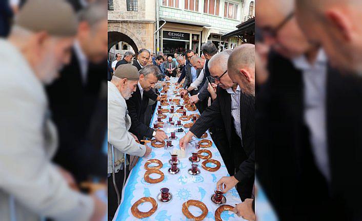Bolu esnafı Ahilik Haftası kapsamında iş yerlerini duayla açtı