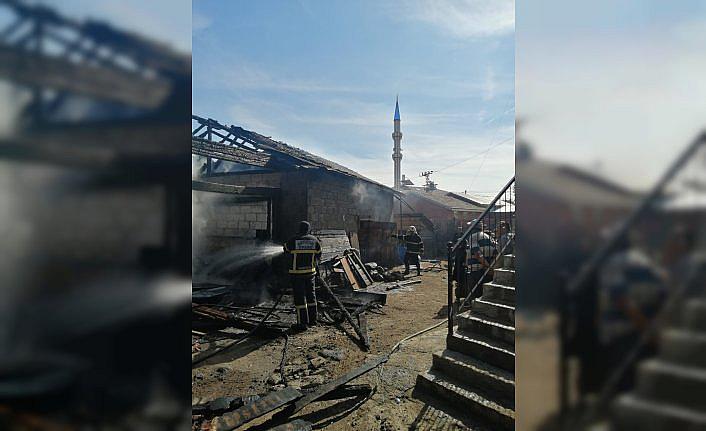 Bolu'da ahırda çıkan yangın söndürüldü