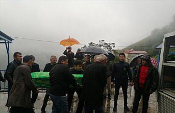 Giresun'da eşi tarafından öldürülen kadın ve akrabası defnedildi