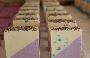 Hamsi yağından renkli sabun üretiyorlar