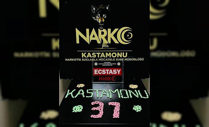 Kastamonu'da uyuşturucu operasyonunda yakalanan 3 zanlıdan biri tutuklandı