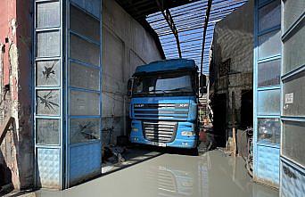 Kaynak yapıldığı sırada tırın yakıt deposunun patlaması sonucu 3 kişi yaralandı