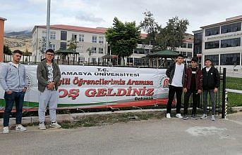 Merzifon’a gelen üniversite öğrencileri görevlilerce karşılanıyor